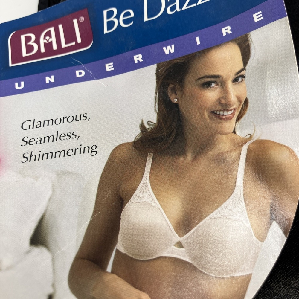NWT Black Bali 2420 Underwire Bra 38 D Shimmering‎ Sheer Keyhole Lace Accents